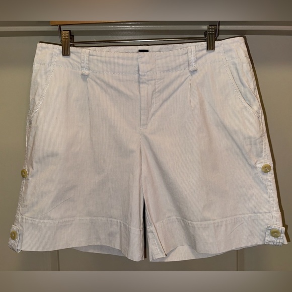 GAP Women’s Shorts Gray Stripes and White Size 10 - Picture 2 of 13